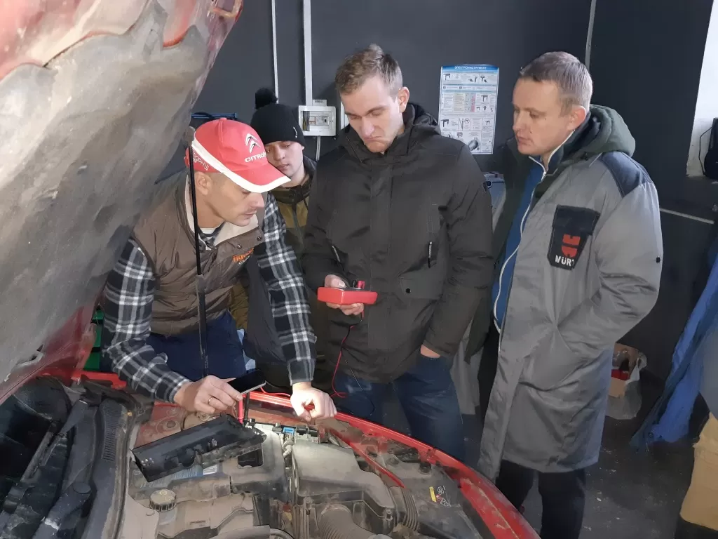 Обучение автомехатроников