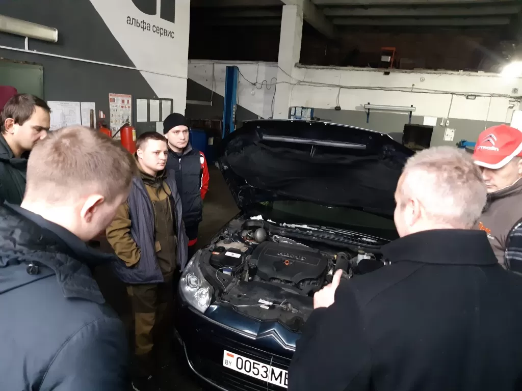 Обучение автомехатроников